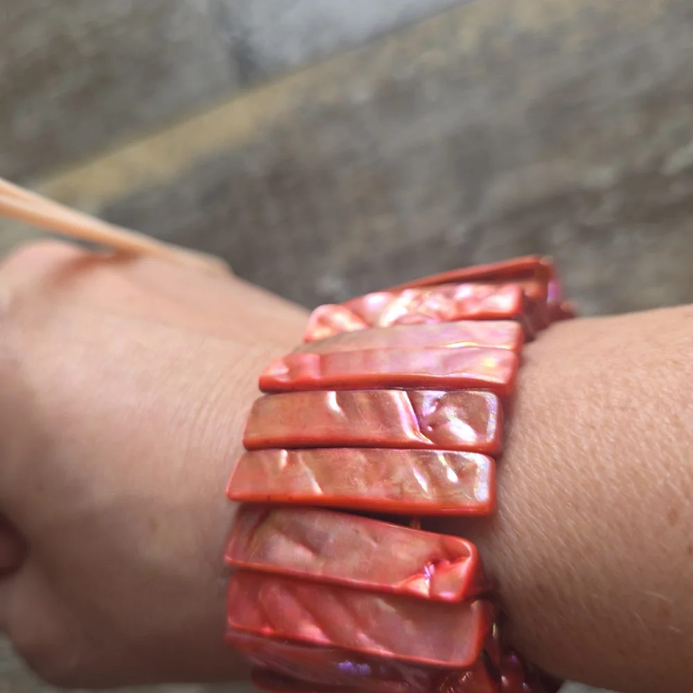 Iridesencent Coral Shell Bracelet - Picture 2 of 5